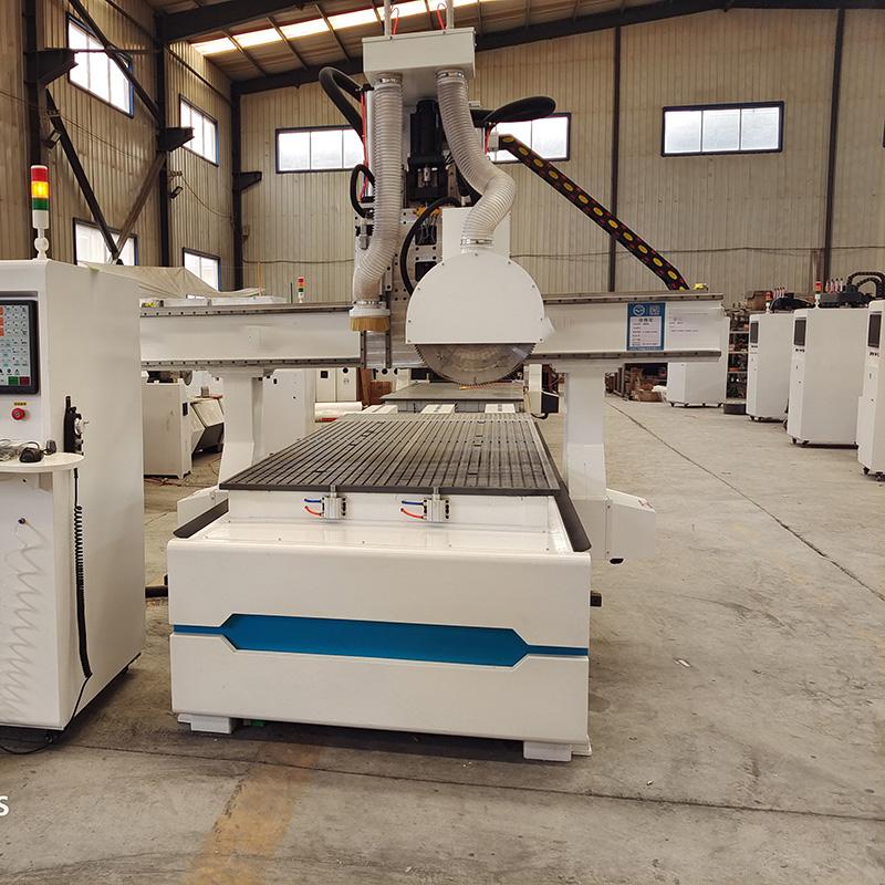 Extrusion Board Cutting Machine